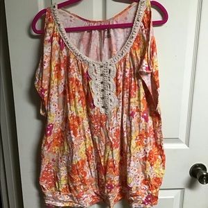 Women’s plus size cold shoulder top